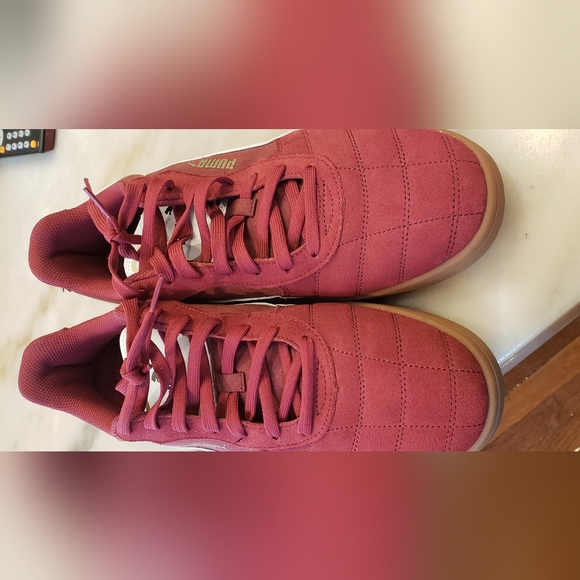 Sneakers - Picture 1 of 9